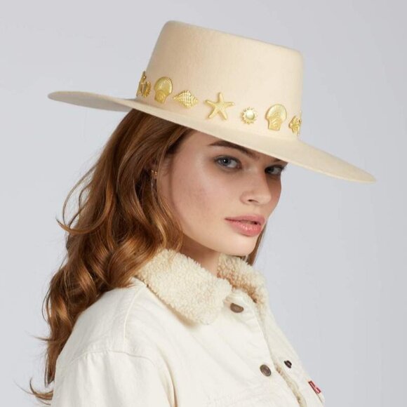 Lack of Color NWT Womens L Ivory Wide Brim Hat Seaside Boater Gold Ocean Charms - Picture 1 of 12